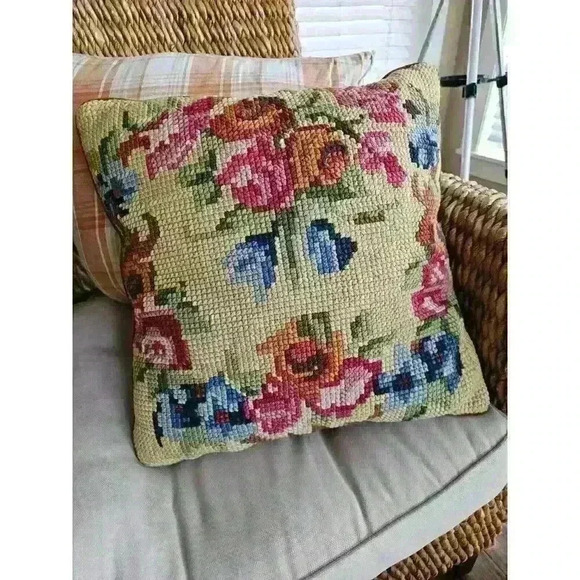 Vintage Needle Point Floral Pillow 17x17/ Velvet Backing Beautiful Colors - Picture 16 of 16